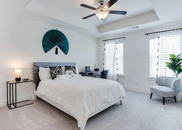 2022 Quiet Relaxing And Secure Town House Near Atlanta